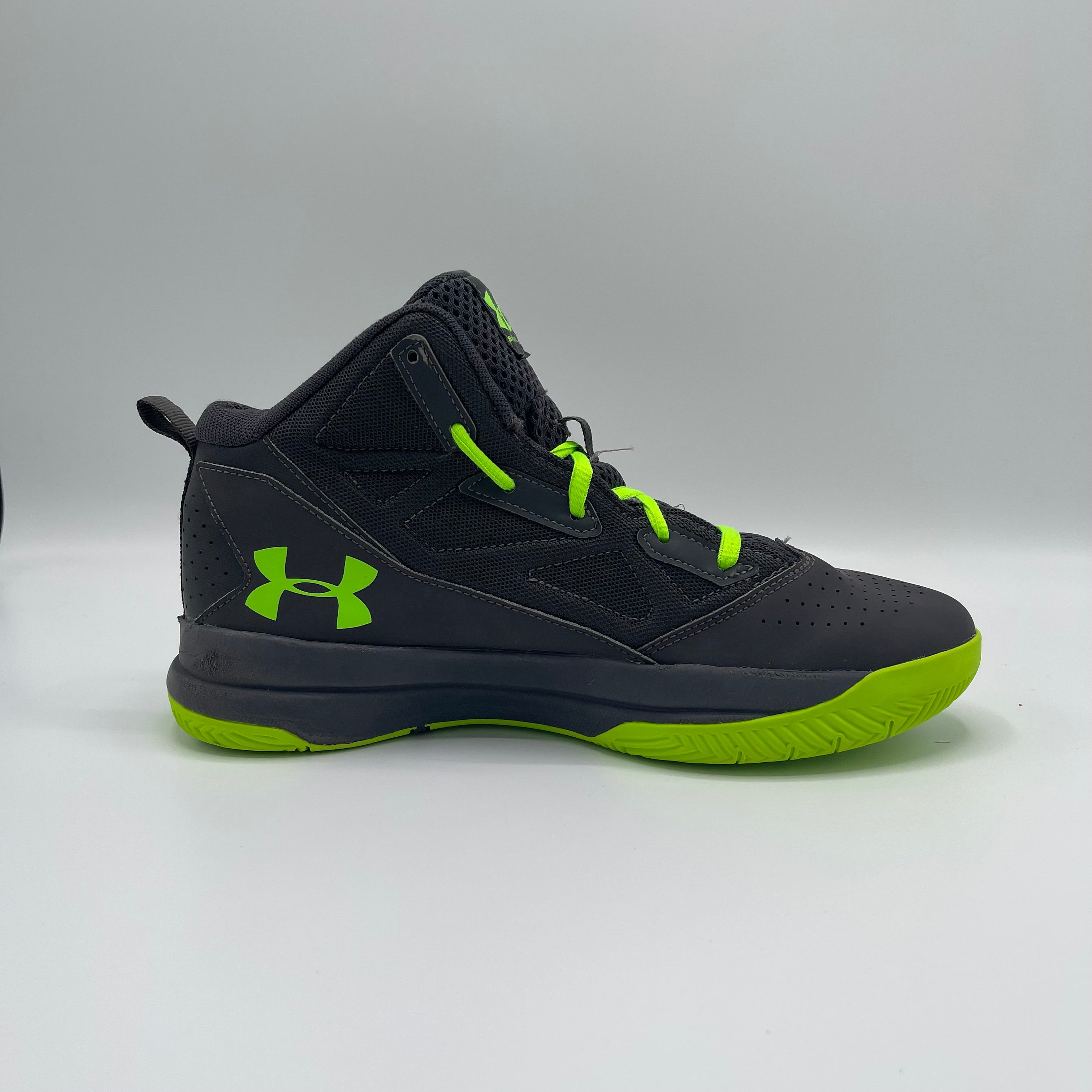 UNDER ARMOUR BOYS' GRADE SCHOOL JET MID BASKETBALL
