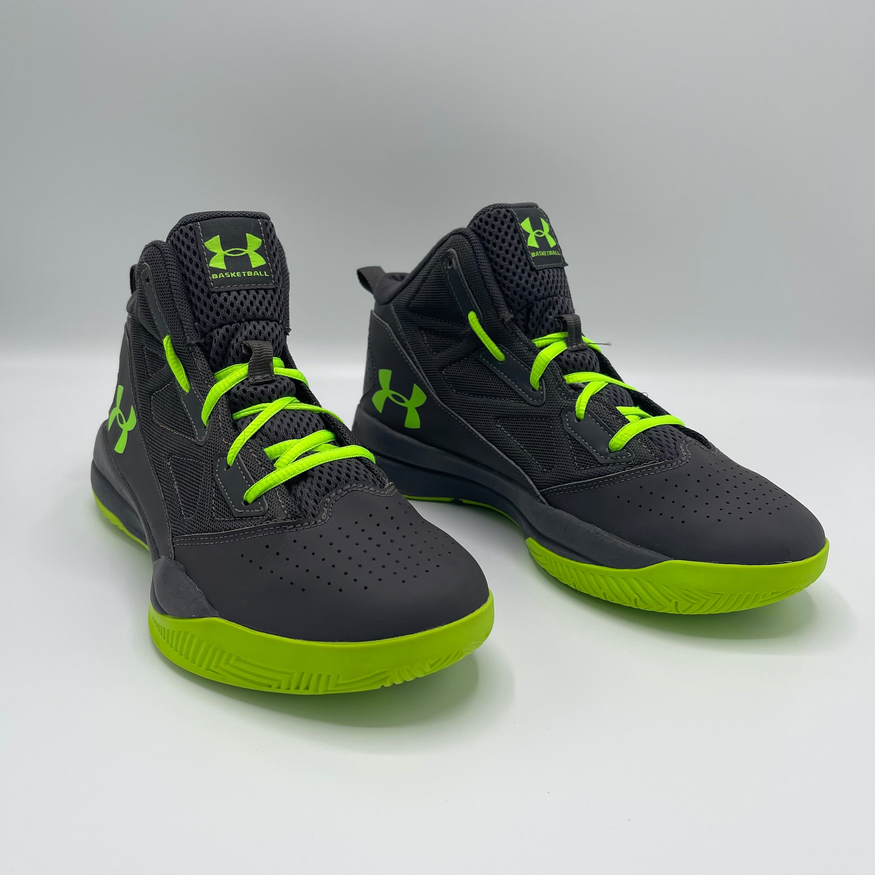 UNDER ARMOUR BOYS' GRADE SCHOOL JET MID BASKETBALL