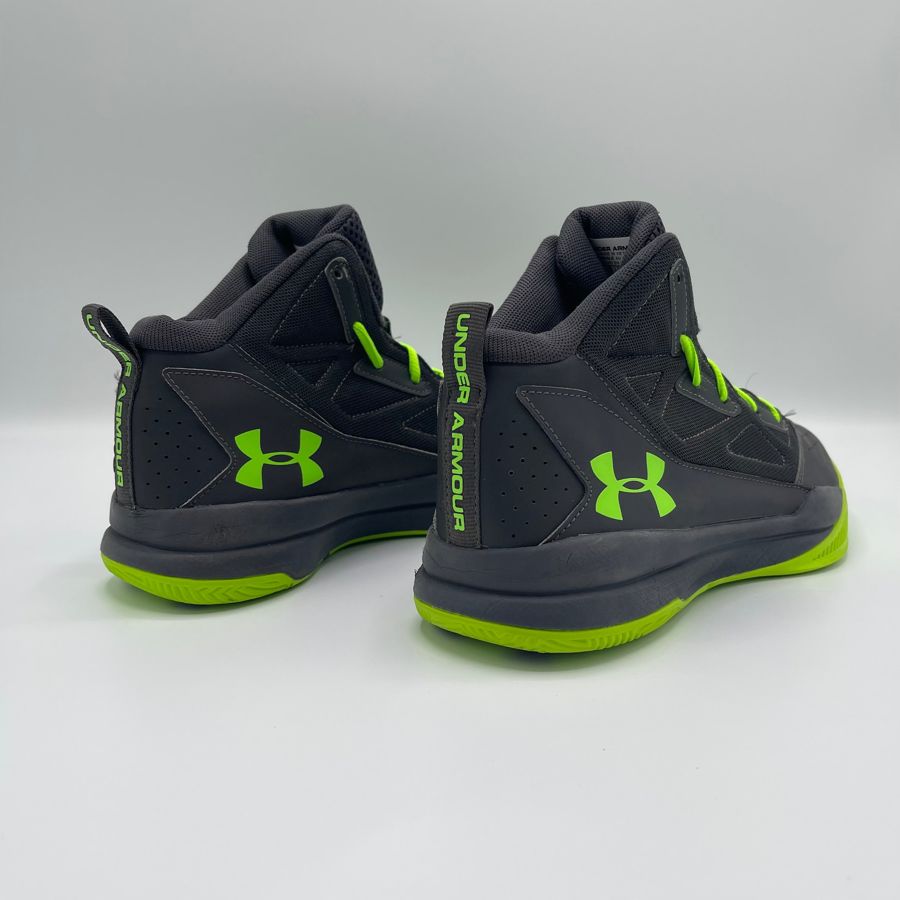 UNDER ARMOUR BOYS' GRADE SCHOOL JET MID BASKETBALL