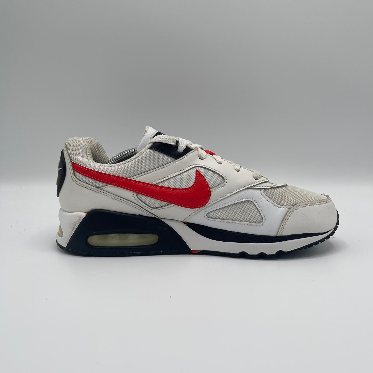 NIKE AIR MAX IVO