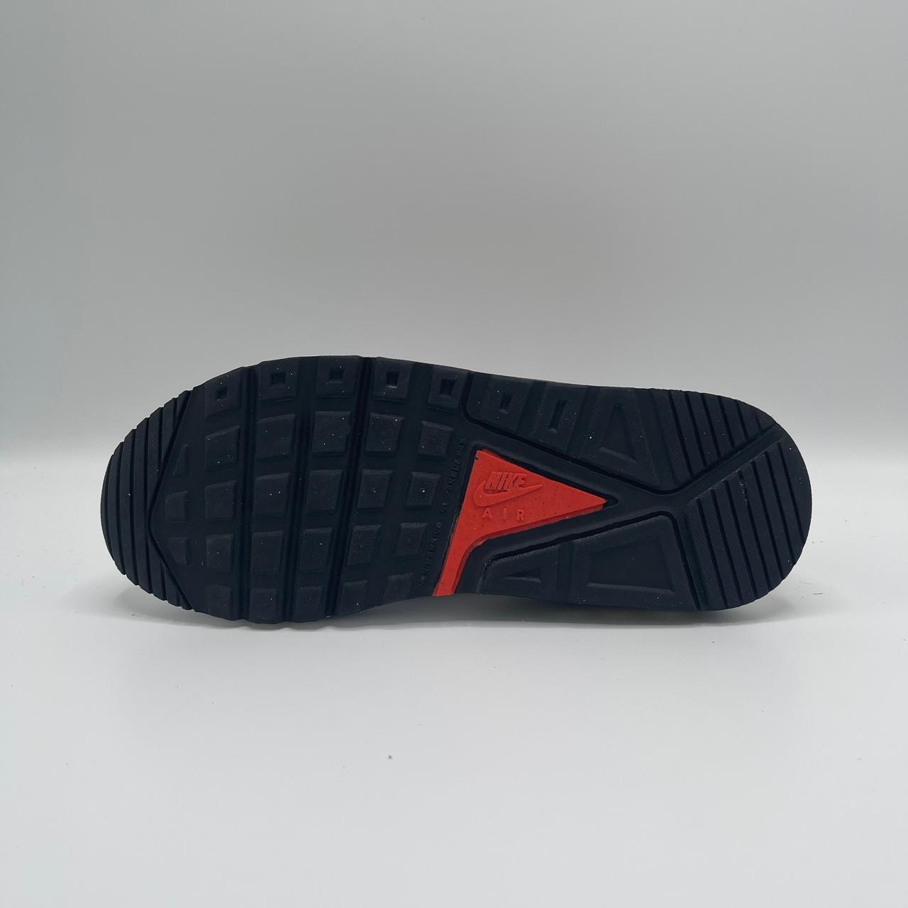 NIKE AIR MAX IVO