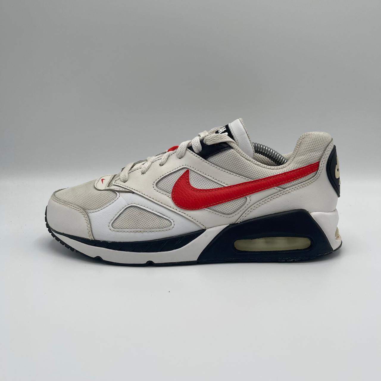 NIKE AIR MAX IVO
