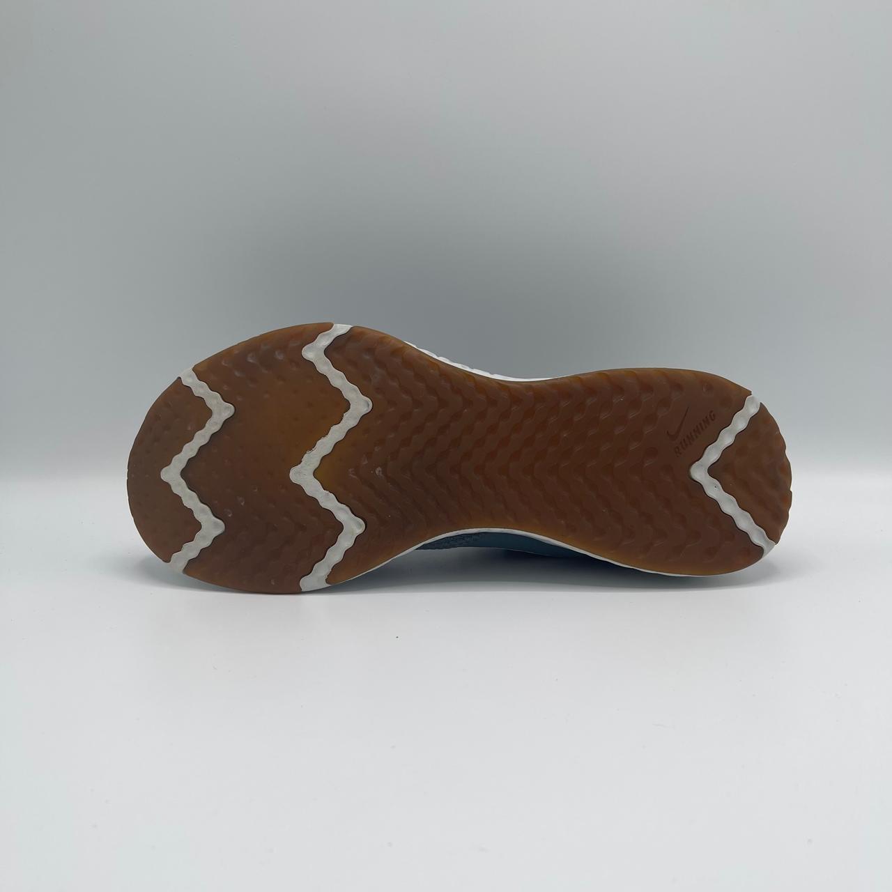 NIKE REVOLUTION 5