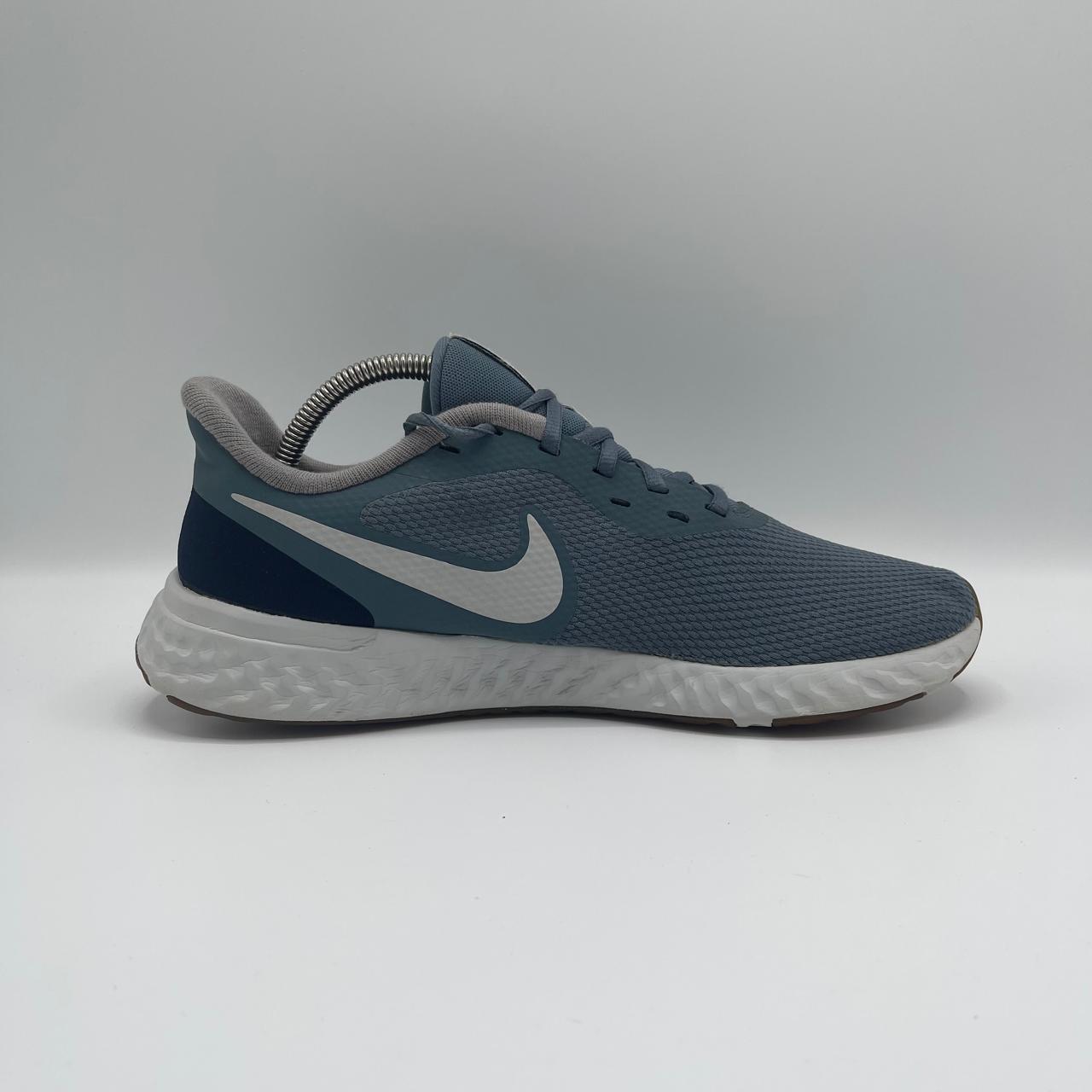 NIKE REVOLUTION 5