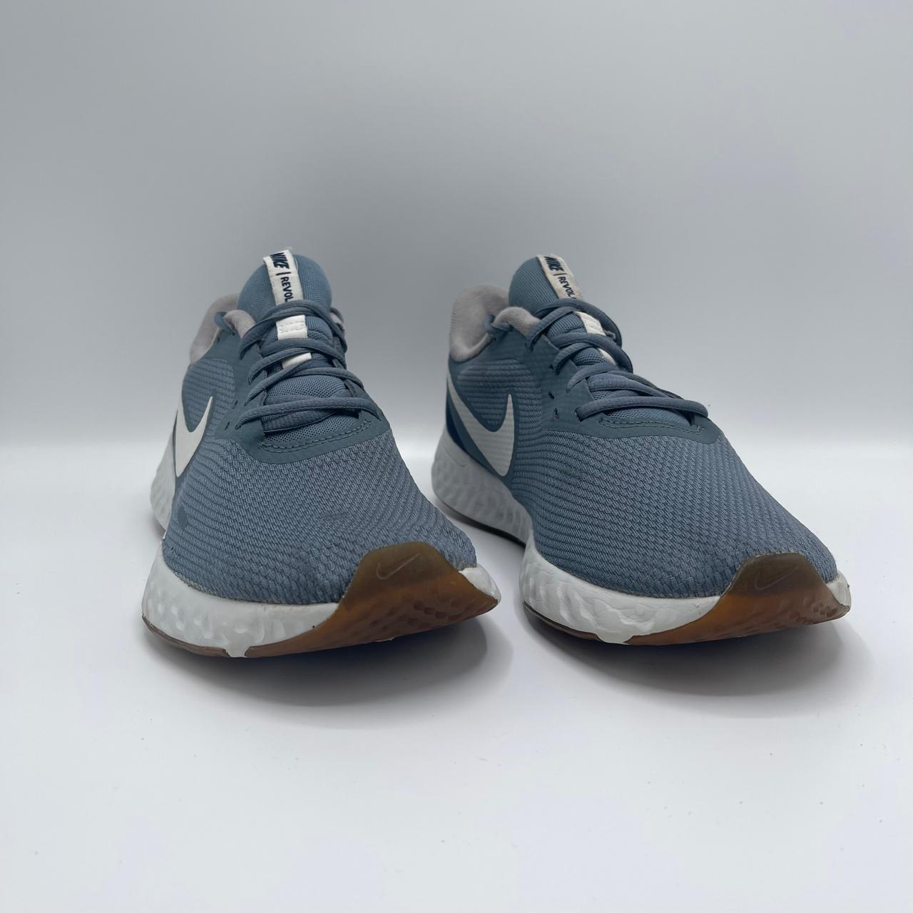 NIKE REVOLUTION 5