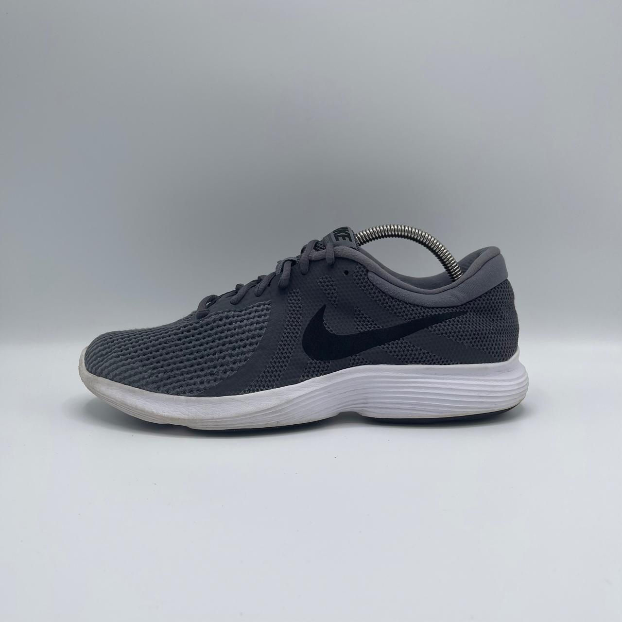 NIKE REVOLUTION 4