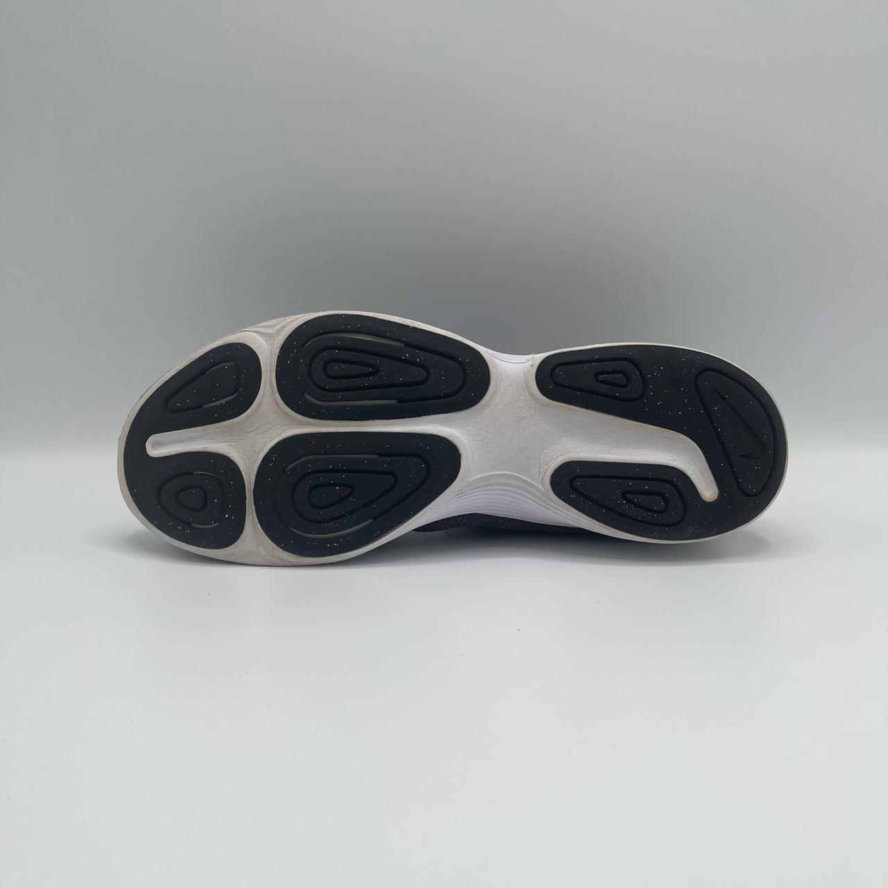 NIKE REVOLUTION 4