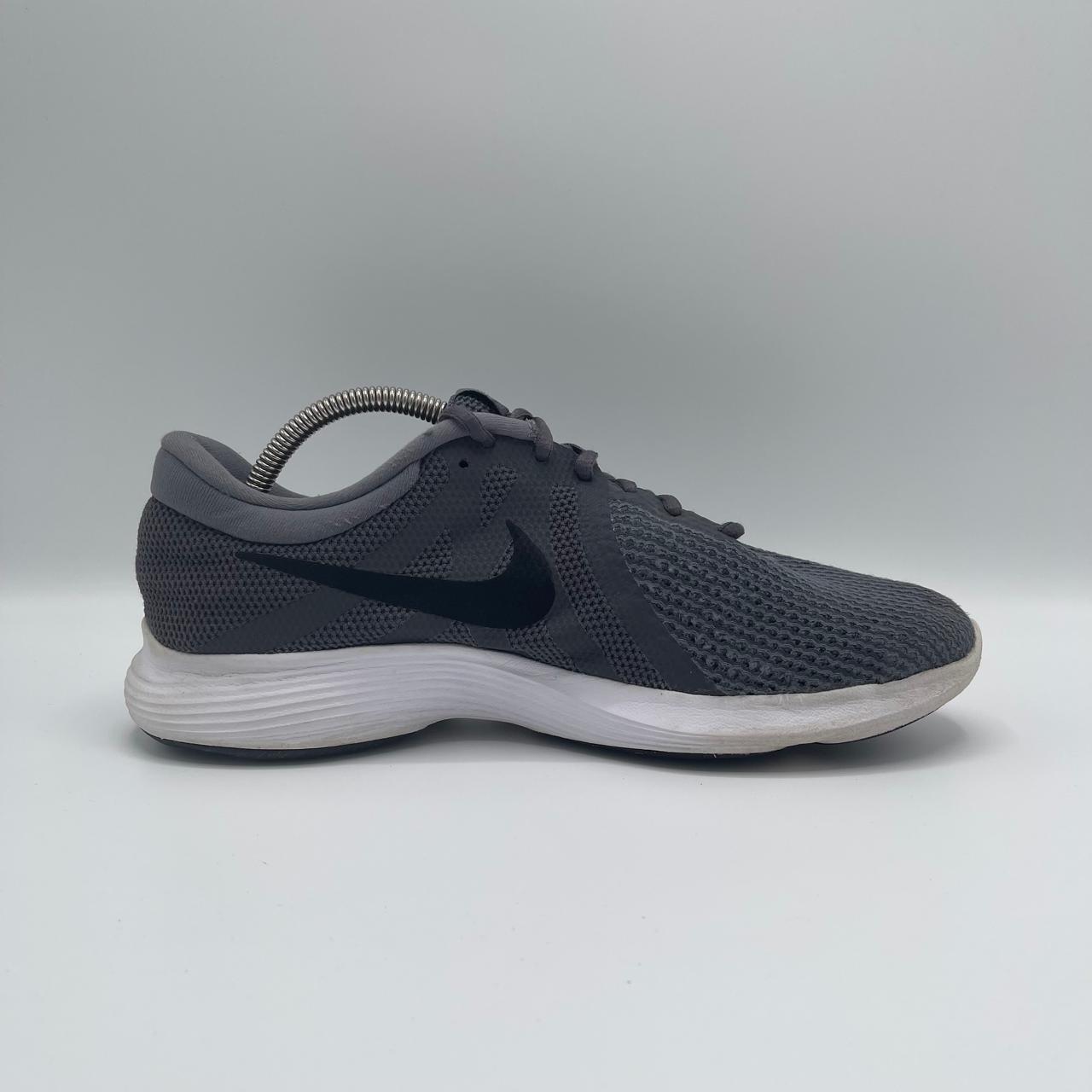 NIKE REVOLUTION 4
