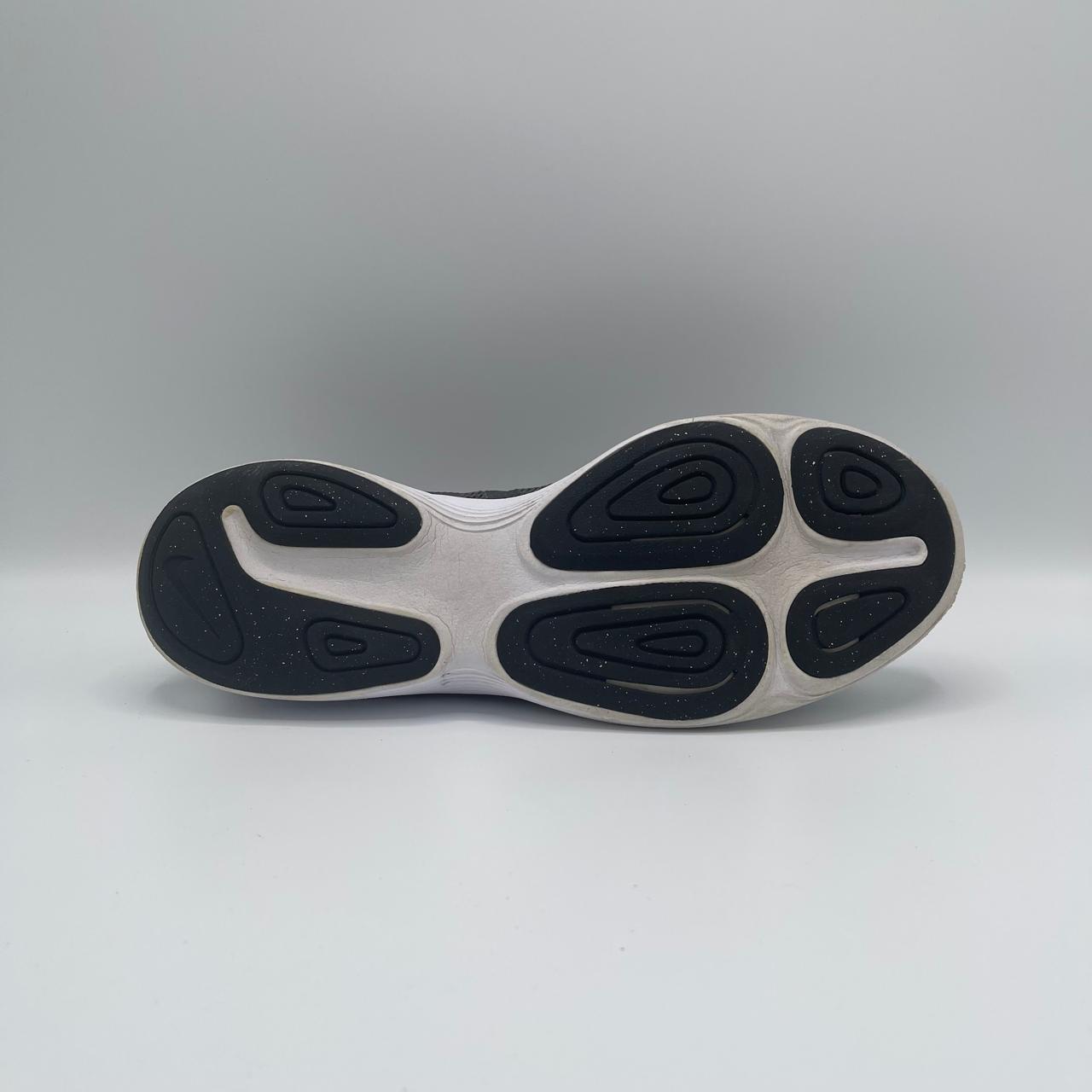 NIKE REVOLUTION 4