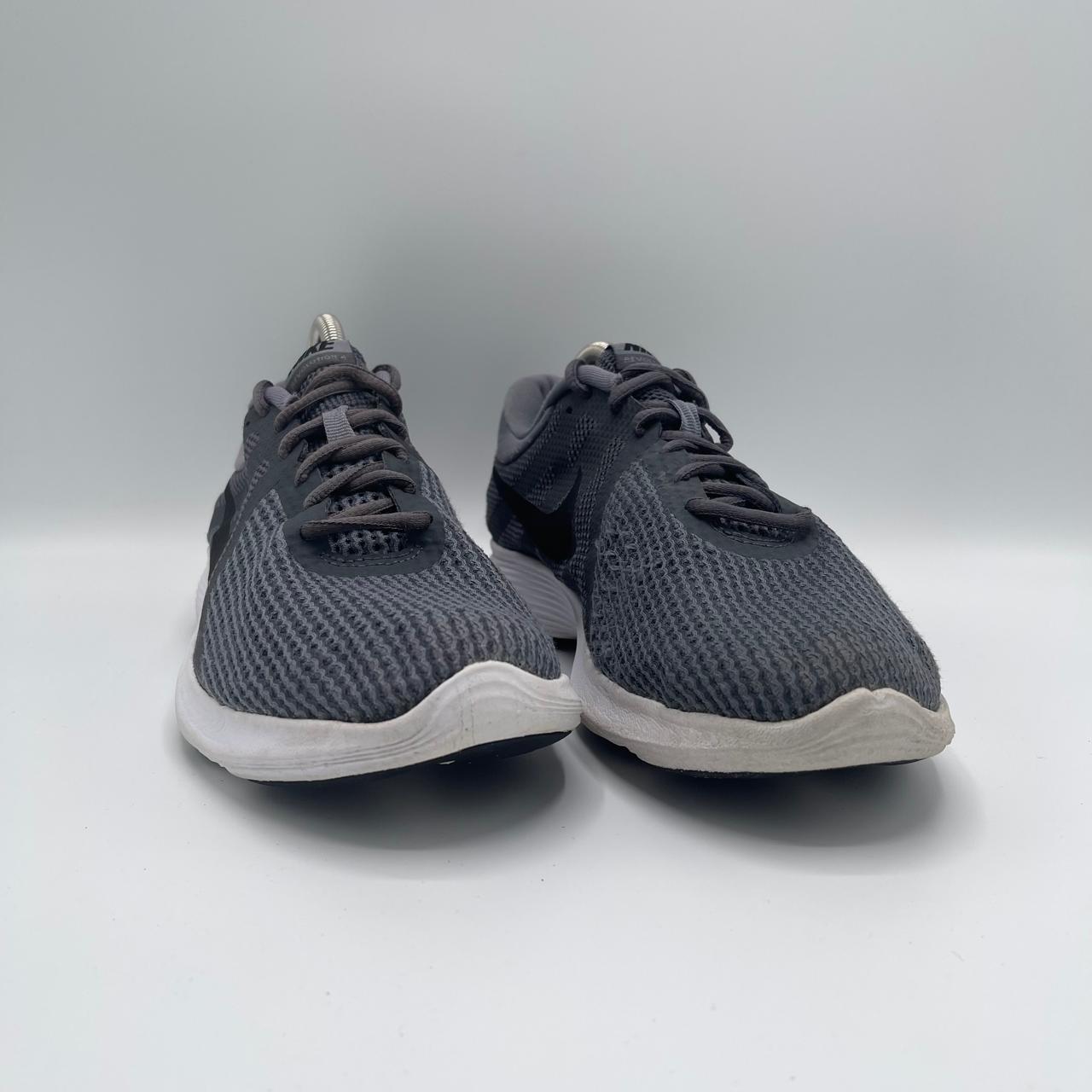 NIKE REVOLUTION 4