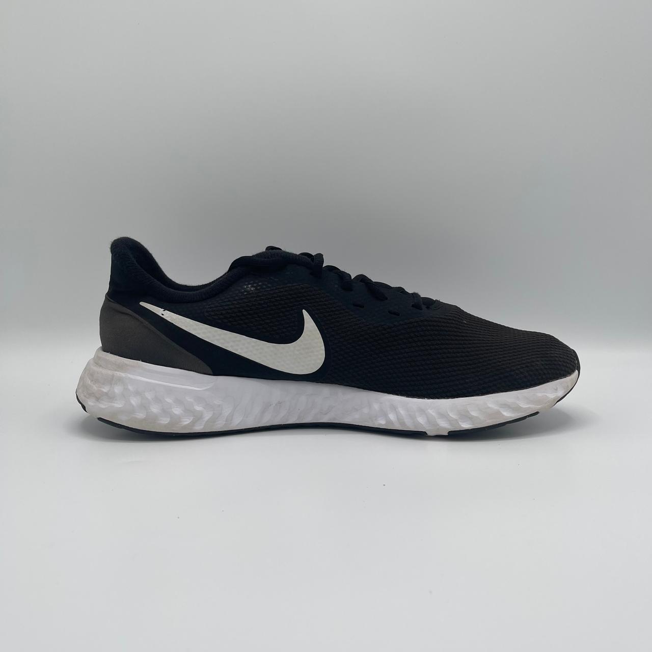 NIKE REVOLUTION 5
