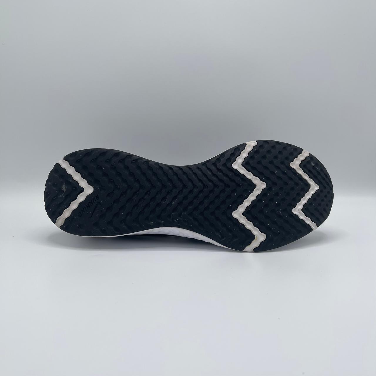 NIKE REVOLUTION 5