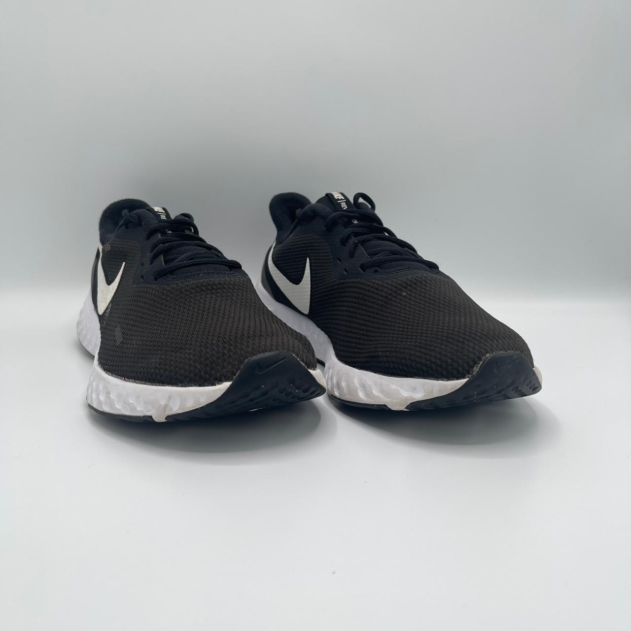 NIKE REVOLUTION 5