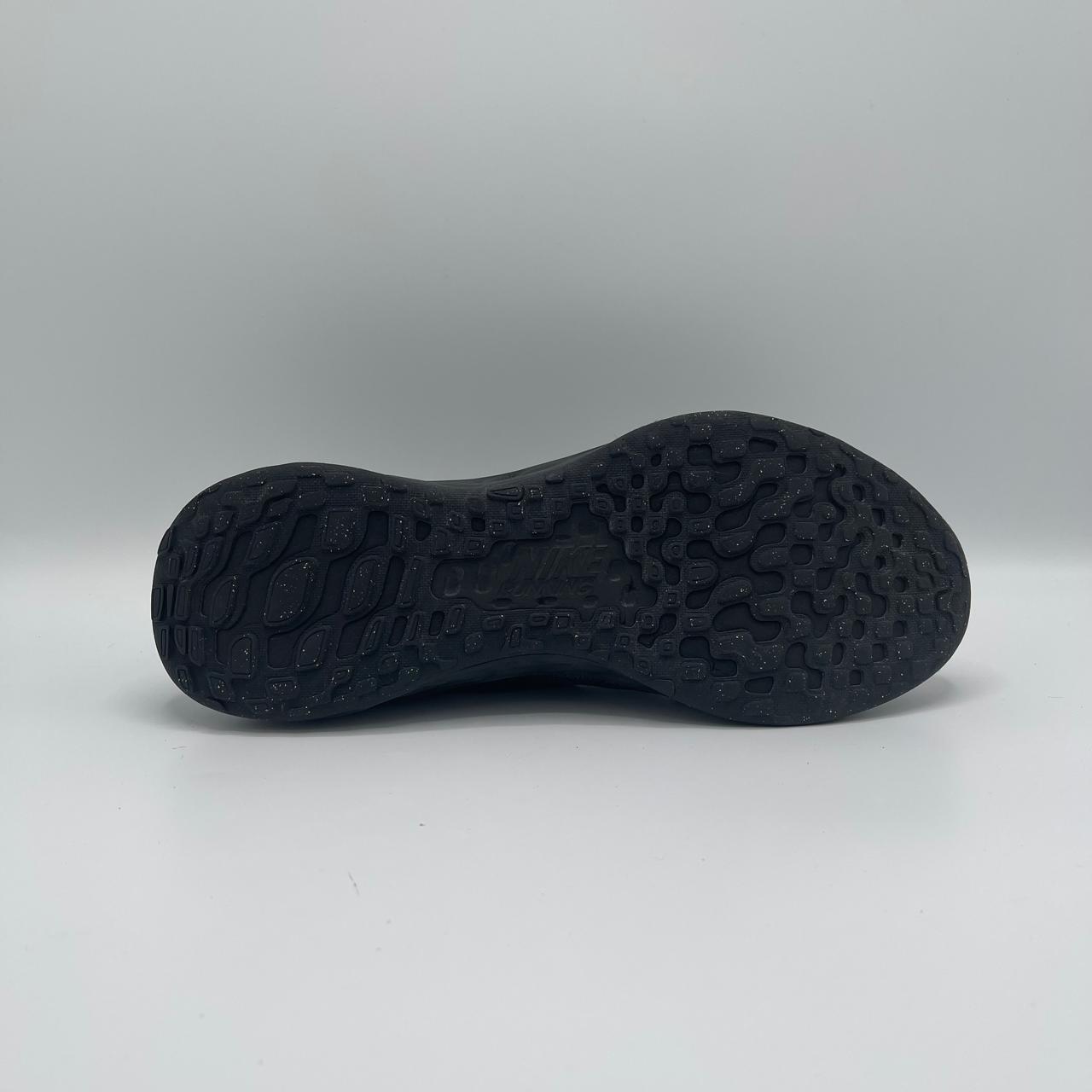 NIKE REVOLUTION 6