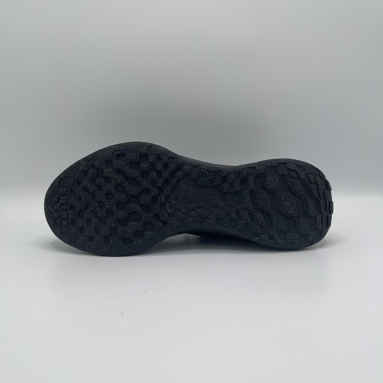 NIKE REVOLUTION 6
