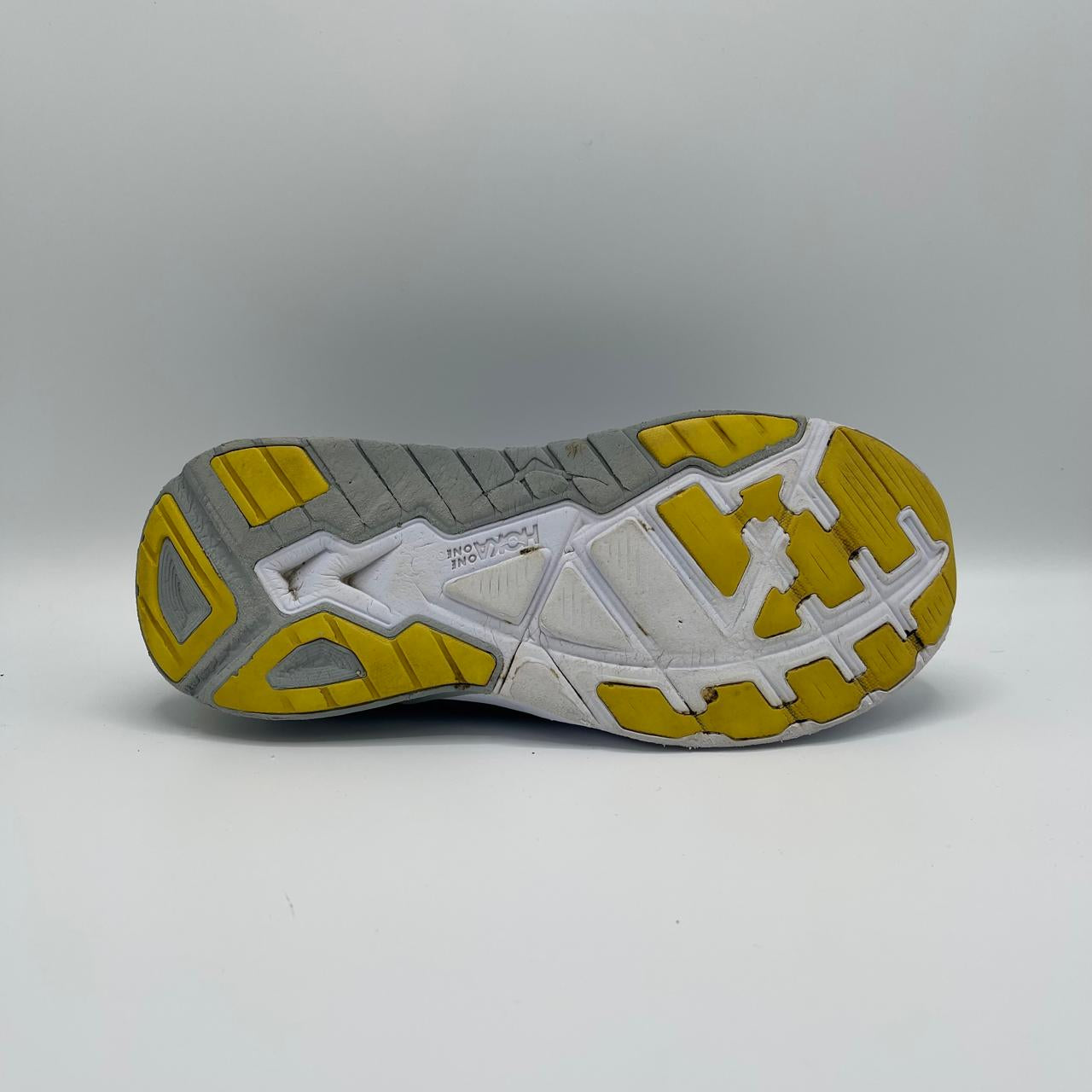 HOKA ONE ONE ARAHI 3