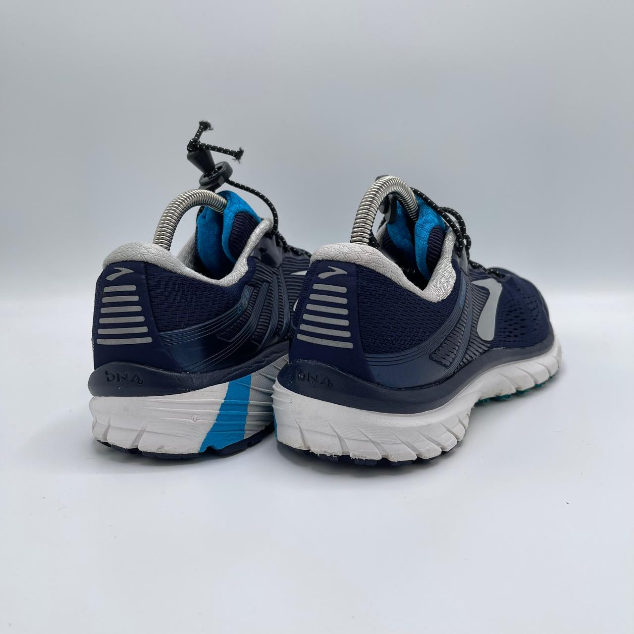 BROOKS GT 18