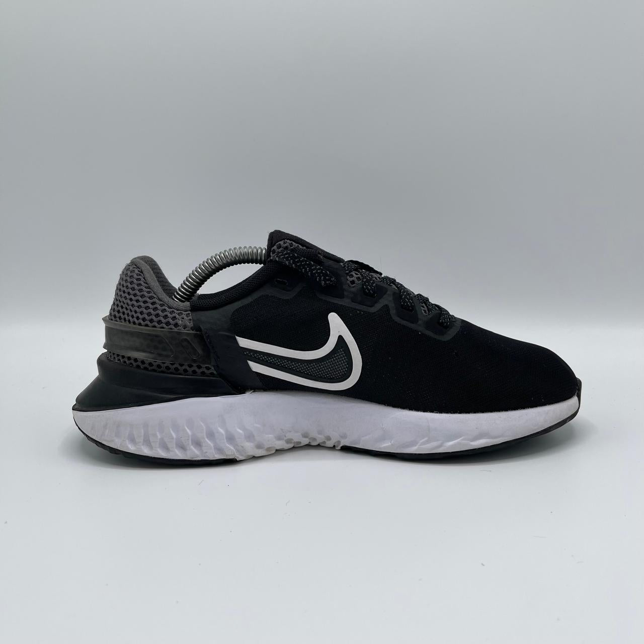 NIKE LEGEND REACT