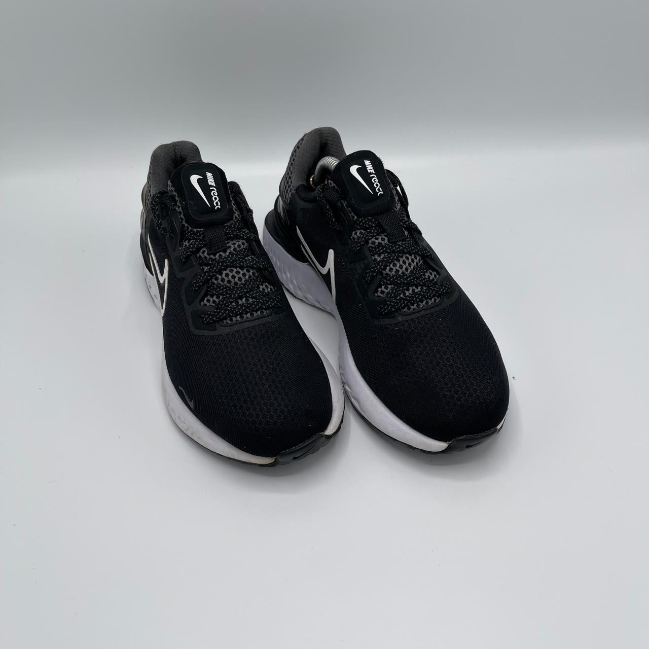 NIKE LEGEND REACT