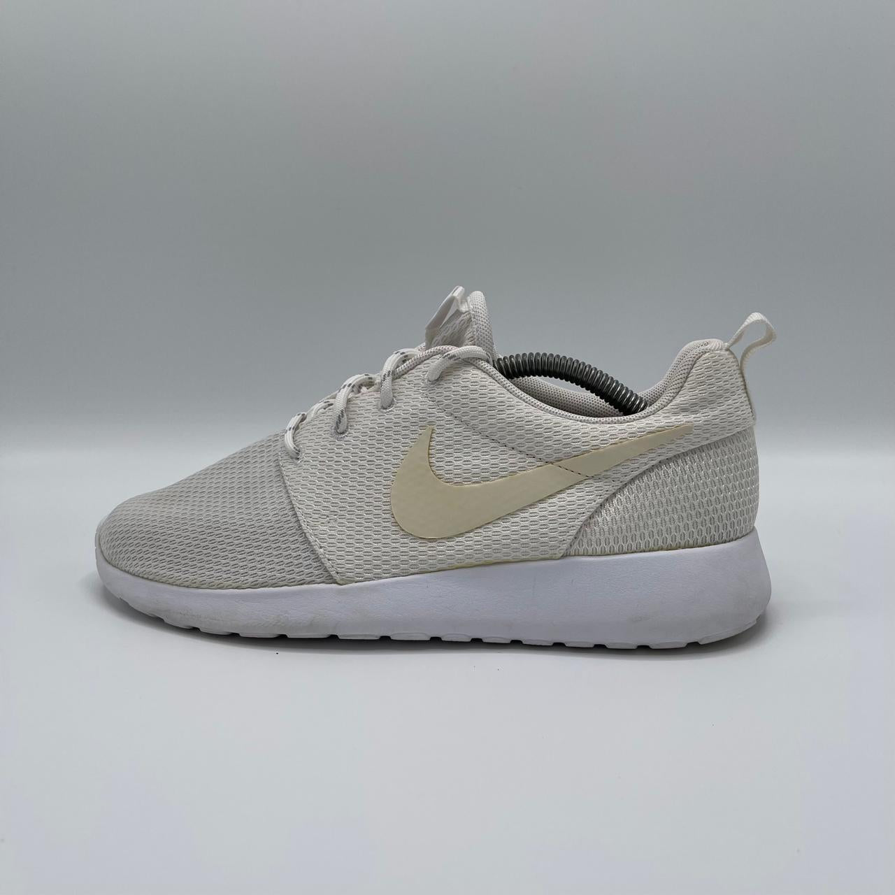 NIKE ROSHE ONE