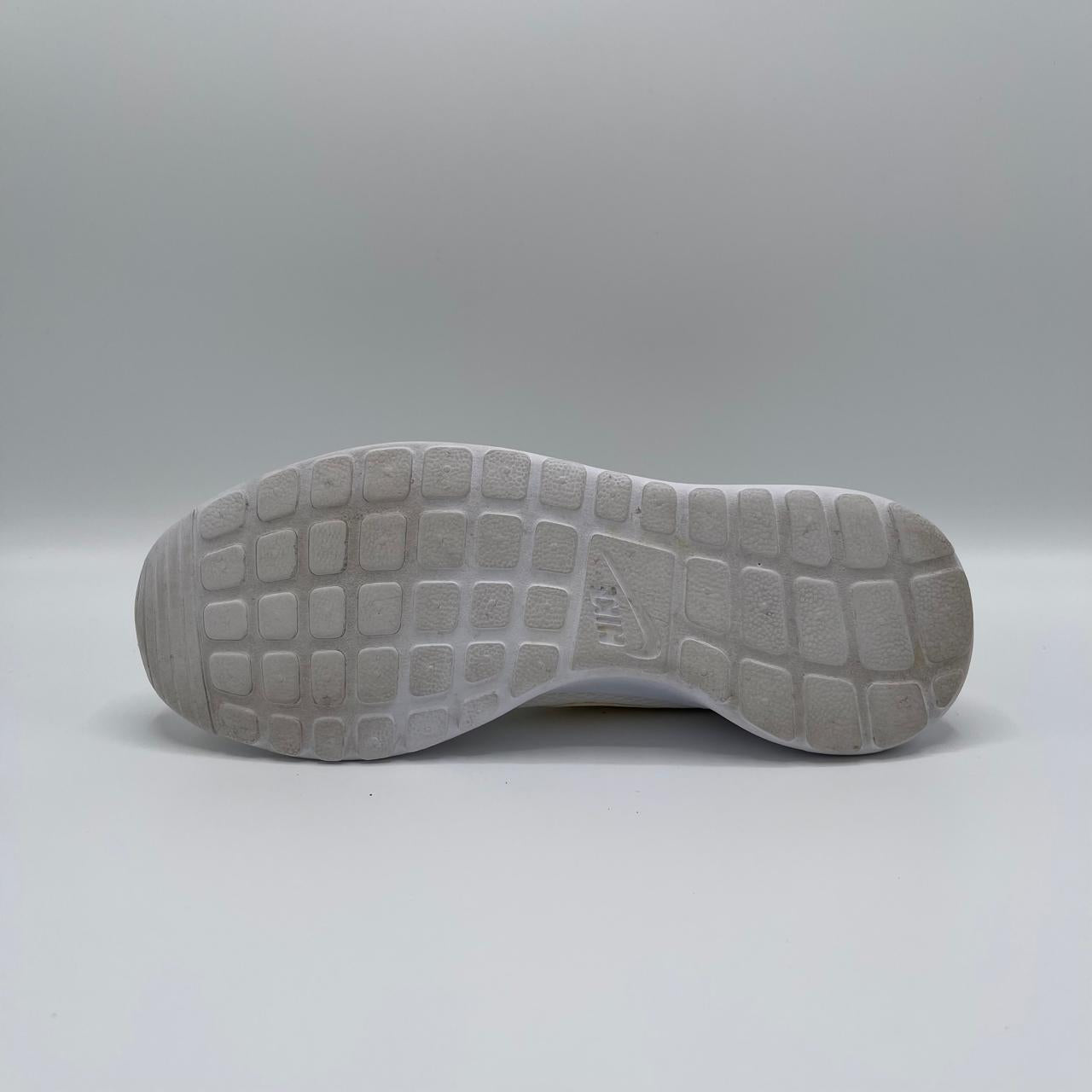 NIKE ROSHE ONE