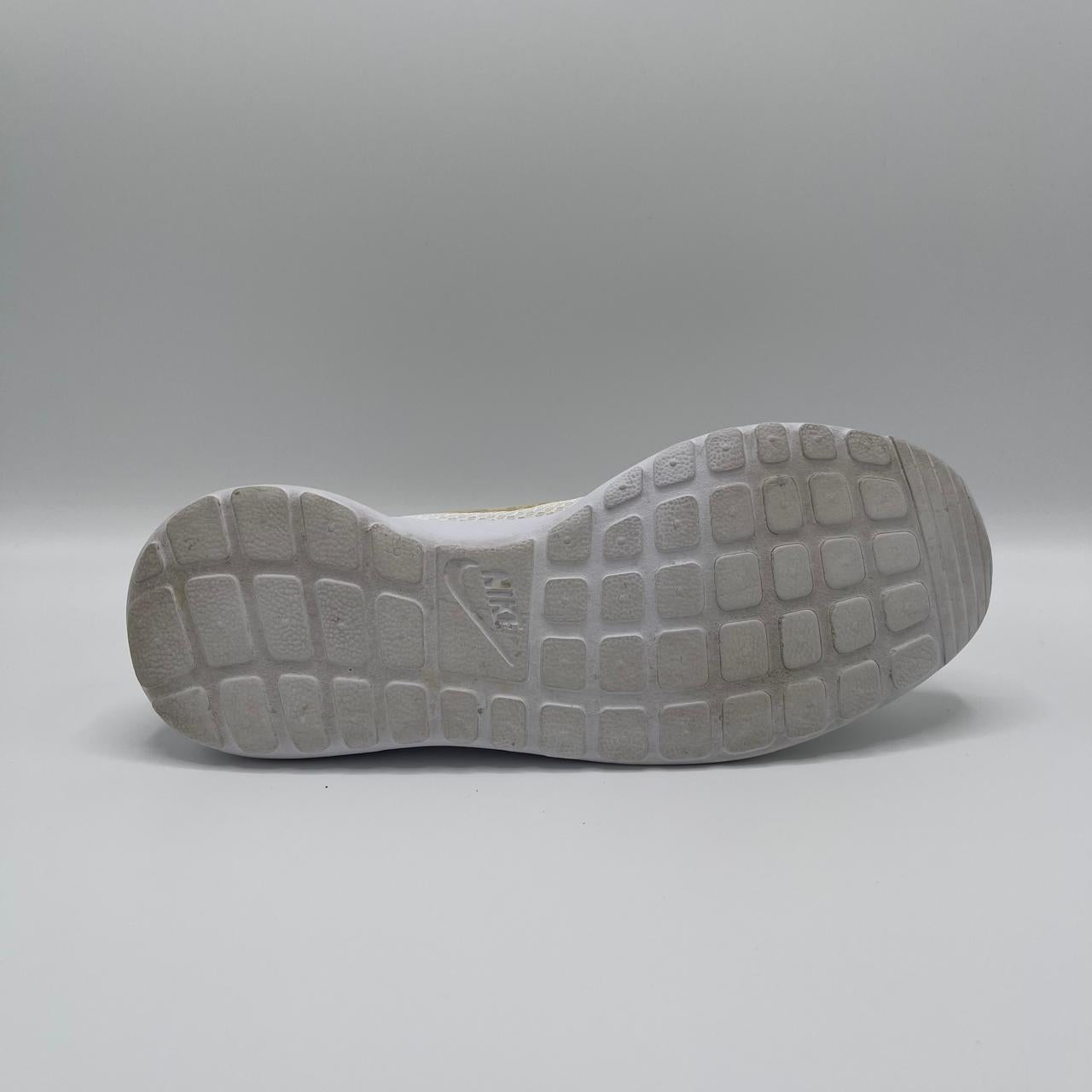NIKE ROSHE ONE