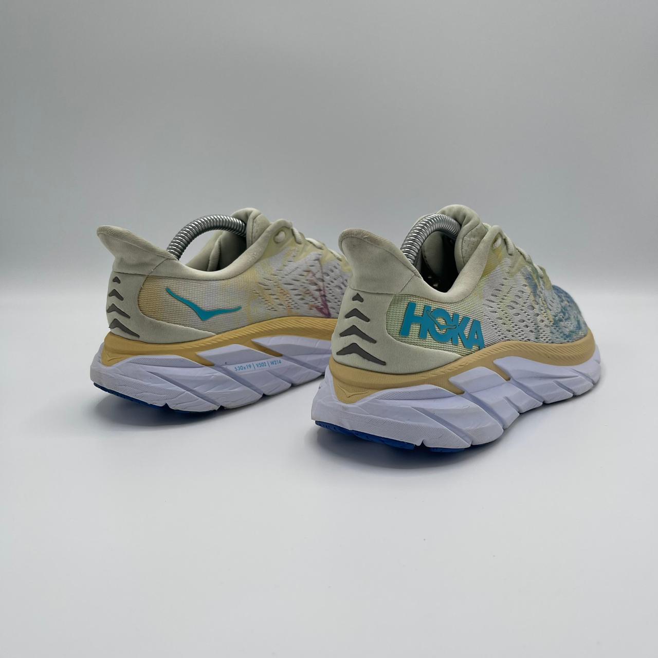 HOKA CLIFTON 8